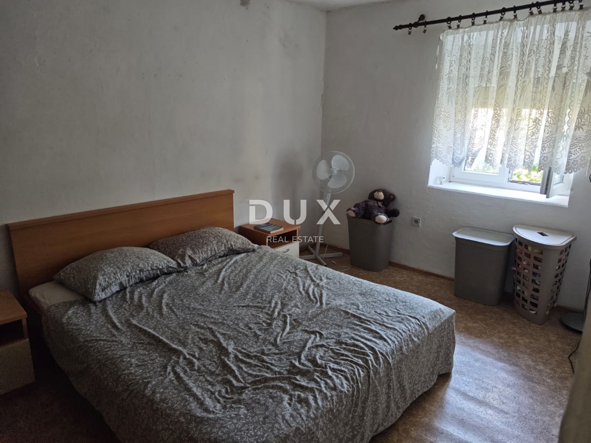 ZADAR, LJUBAC - PRILOŽNOST! Dvonadstropna hiša z dvoriščem!