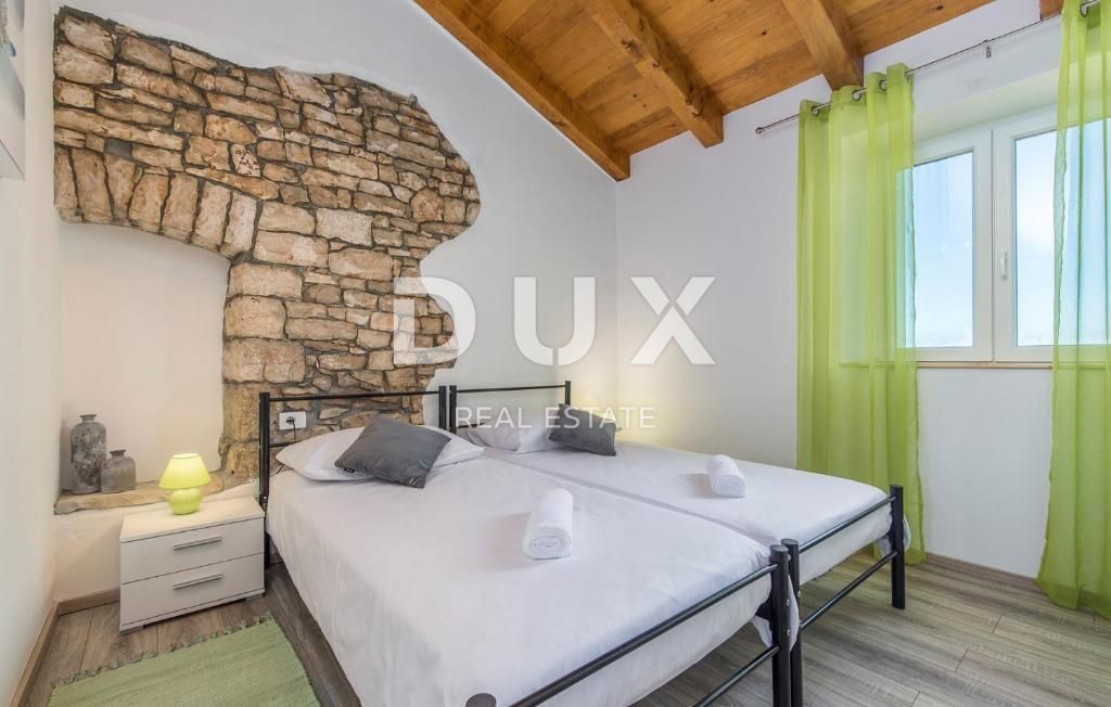 ISTRA, SVETI LOVREČ – Avtohtona kamnita vila z bazenom in 5000 m² zasebne posesti