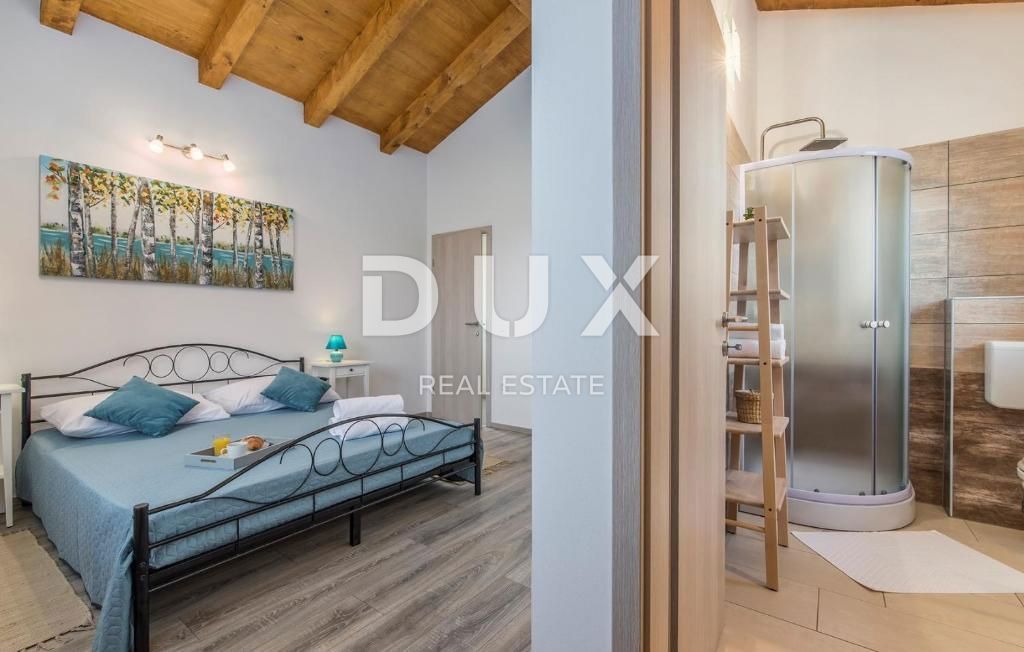 ISTRA, SVETI LOVREČ – Avtohtona kamnita vila z bazenom in 5000 m² zasebne posesti