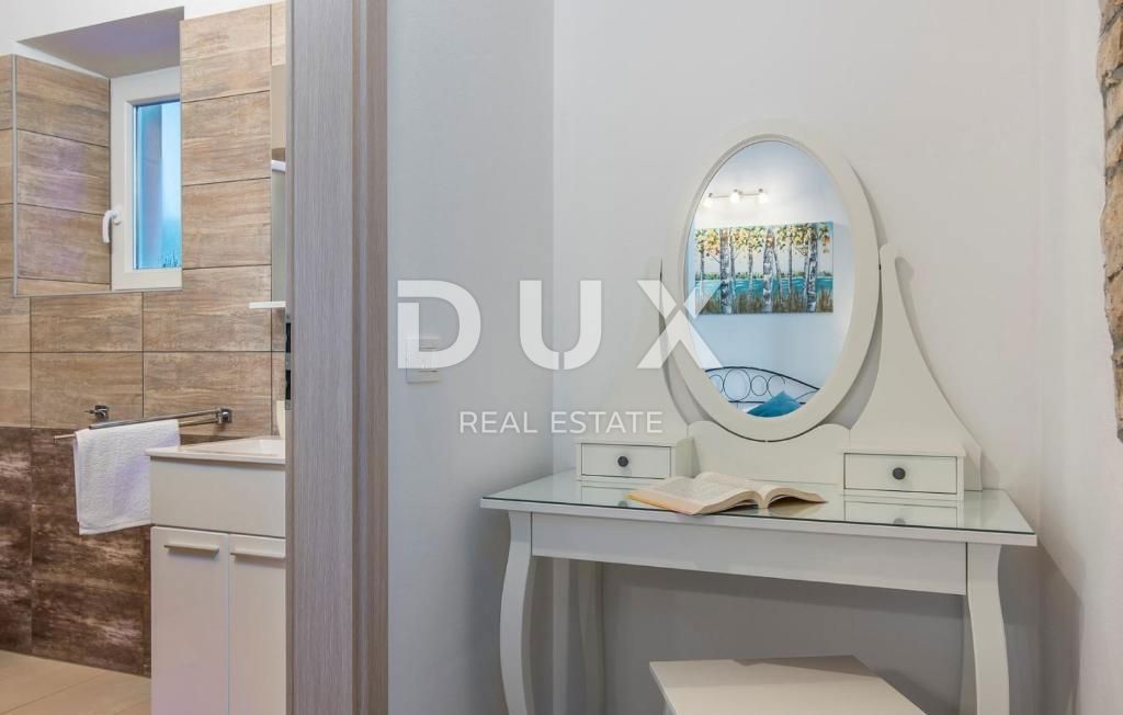 ISTRA, SVETI LOVREČ – Avtohtona kamnita vila z bazenom in 5000 m² zasebne posesti