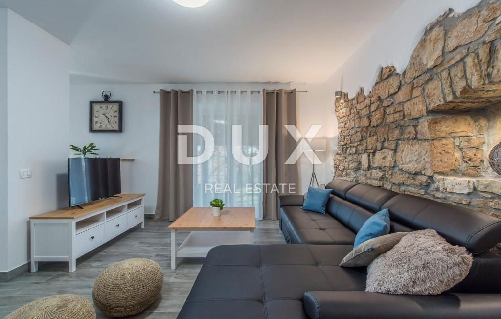 ISTRA, SVETI LOVREČ – Avtohtona kamnita vila z bazenom in 5000 m² zasebne posesti