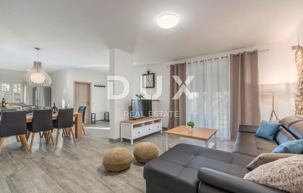 ISTRA, SVETI LOVREČ – Avtohtona kamnita vila z bazenom in 5000 m² zasebne posesti