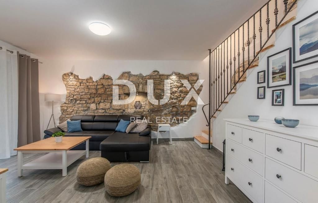 ISTRA, SVETI LOVREČ – Avtohtona kamnita vila z bazenom in 5000 m² zasebne posesti