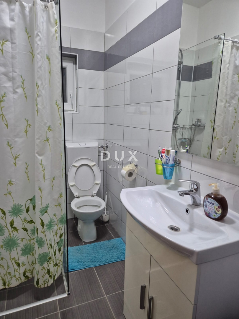 OBROVAC, KARIN - PRILOŽNOST! Prostorno stanovanje 150 m od plaže!