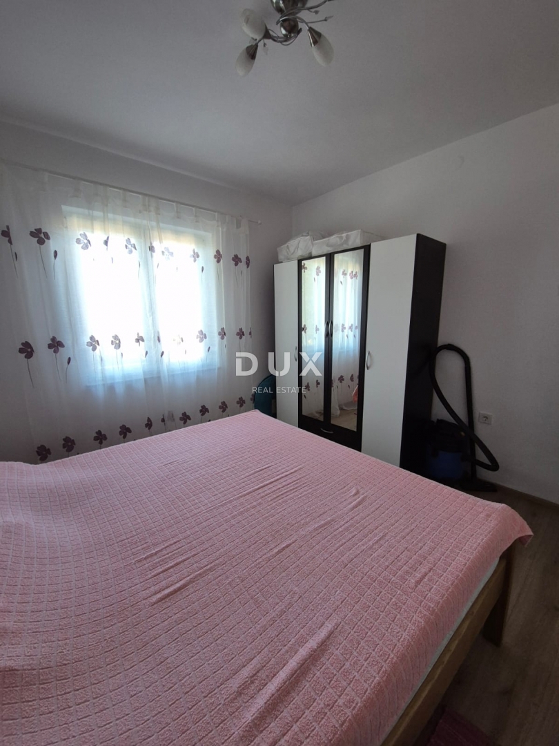 OBROVAC, KARIN - PRILOŽNOST! Prostorno stanovanje 150 m od plaže!