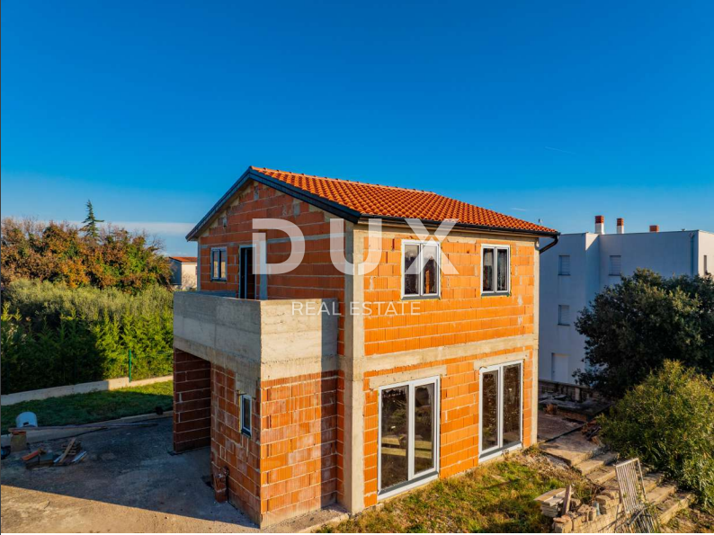 ISTRA, LIŽNJAN Gradbena parcela s hišo v ROH BAU izvedbi!