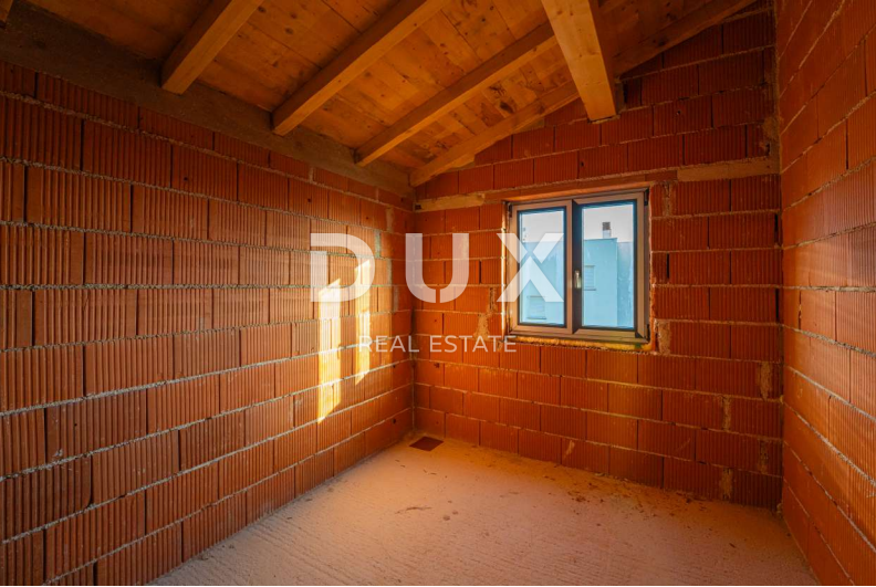 ISTRA, LIŽNJAN Gradbena parcela s hišo v ROH BAU izvedbi!