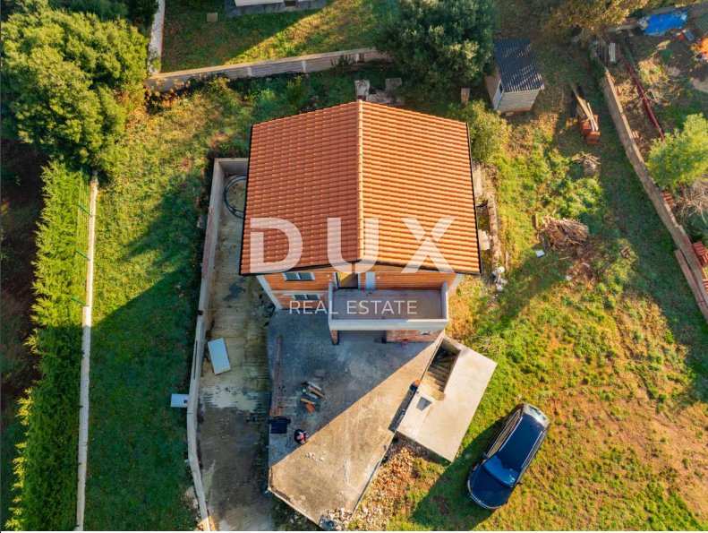 ISTRA, LIŽNJAN Gradbena parcela s hišo v ROH BAU izvedbi!