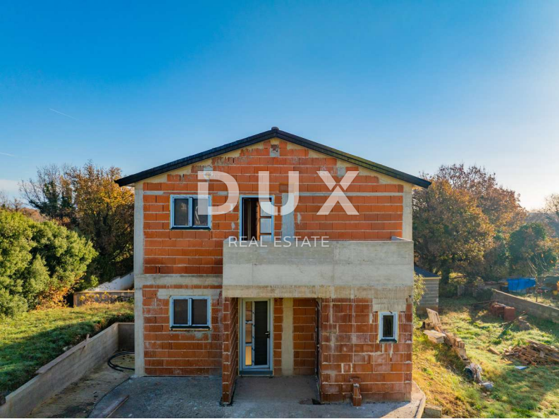 ISTRA, LIŽNJAN Gradbena parcela s hišo v ROH BAU izvedbi!