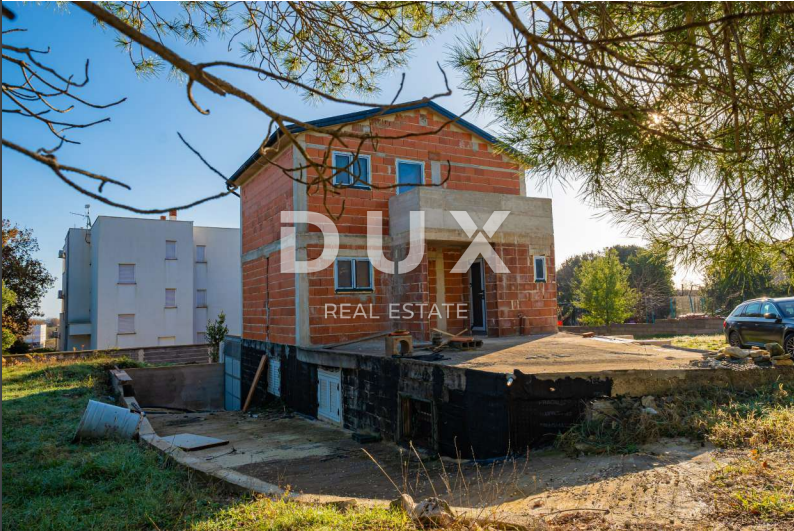 ISTRA, LIŽNJAN Gradbena parcela s hišo v ROH BAU izvedbi!