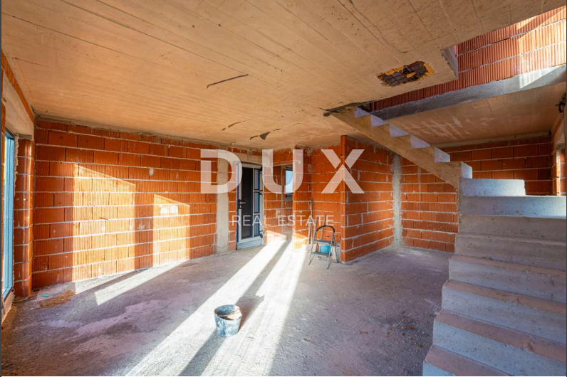 ISTRA, LIŽNJAN Gradbena parcela s hišo v ROH BAU izvedbi!