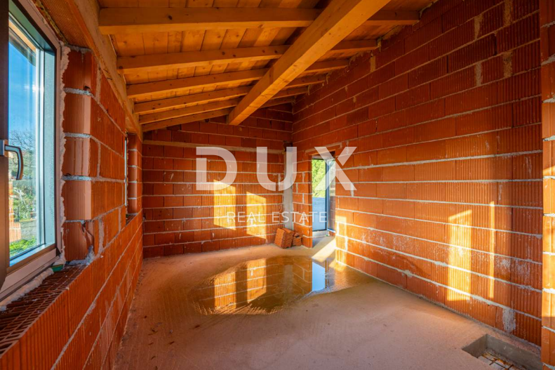 ISTRA, LIŽNJAN Gradbena parcela s hišo v ROH BAU izvedbi!