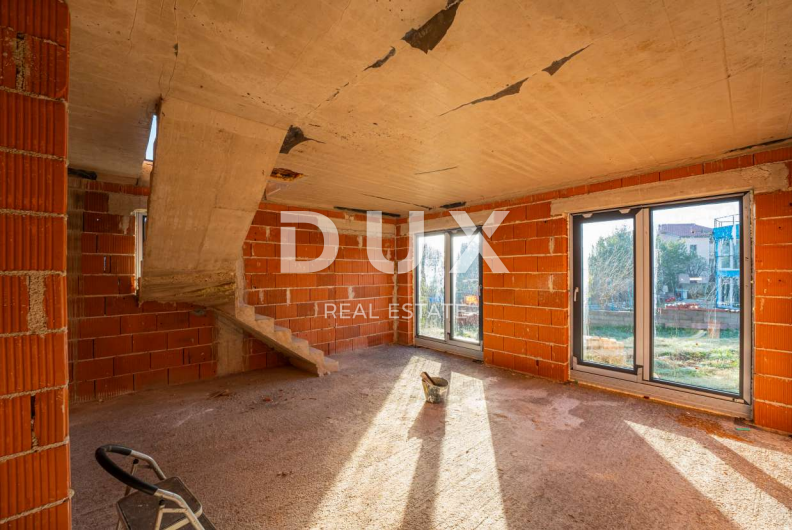 ISTRA, LIŽNJAN Gradbena parcela s hišo v ROH BAU izvedbi!