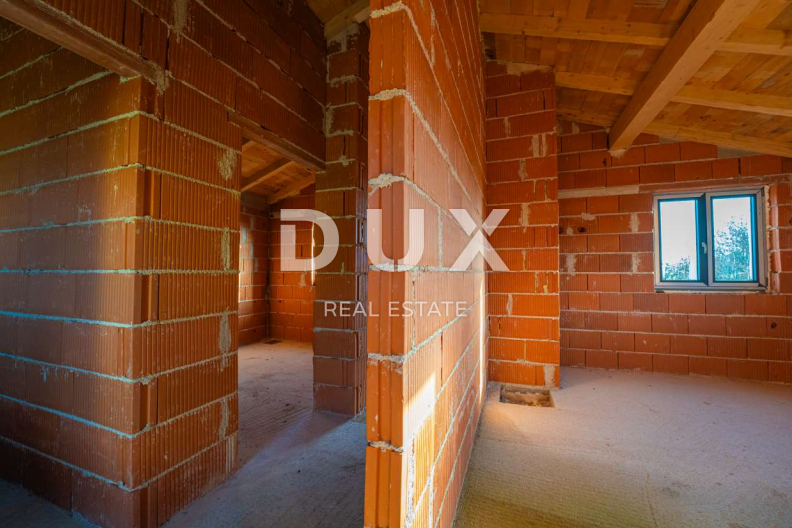 ISTRA, LIŽNJAN Gradbena parcela s hišo v ROH BAU izvedbi!