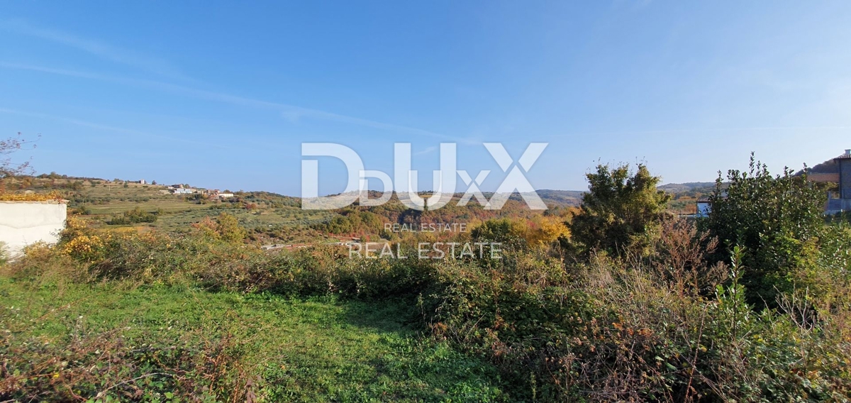 ISTRA, MOMJAN – Kamnite stavbe za prenovo z impresivnim razgledom