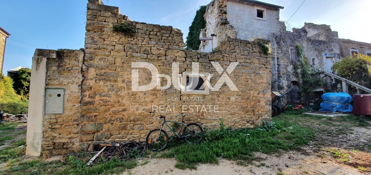 ISTRA, MOMJAN – Kamnite stavbe za prenovo z impresivnim razgledom