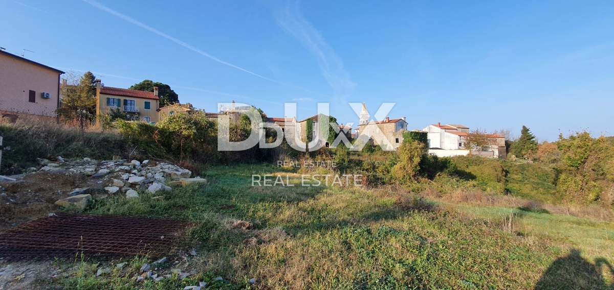 ISTRA, MOMJAN – Kamnite stavbe za prenovo z impresivnim razgledom