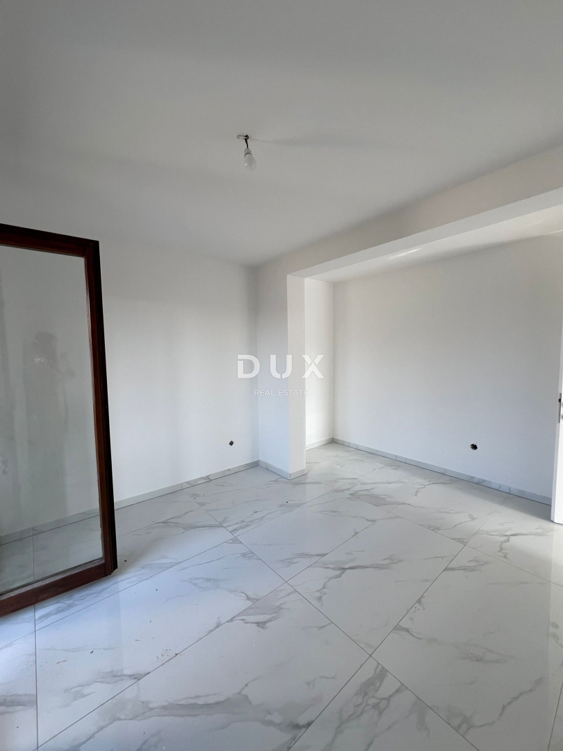 ISTRA, POREČ - Čudovito prenovljeno stanovanje v družinskem naselju z vrtom in prostorno teraso!