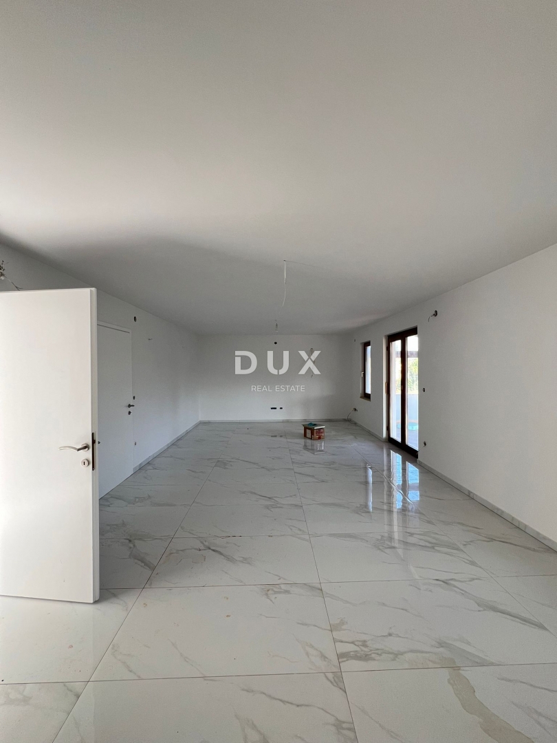 ISTRA, POREČ - Čudovito prenovljeno stanovanje v družinskem naselju z vrtom in prostorno teraso!