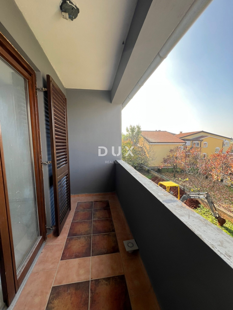 ISTRA, POREČ - Čudovito prenovljeno stanovanje v družinskem naselju z vrtom in prostorno teraso!