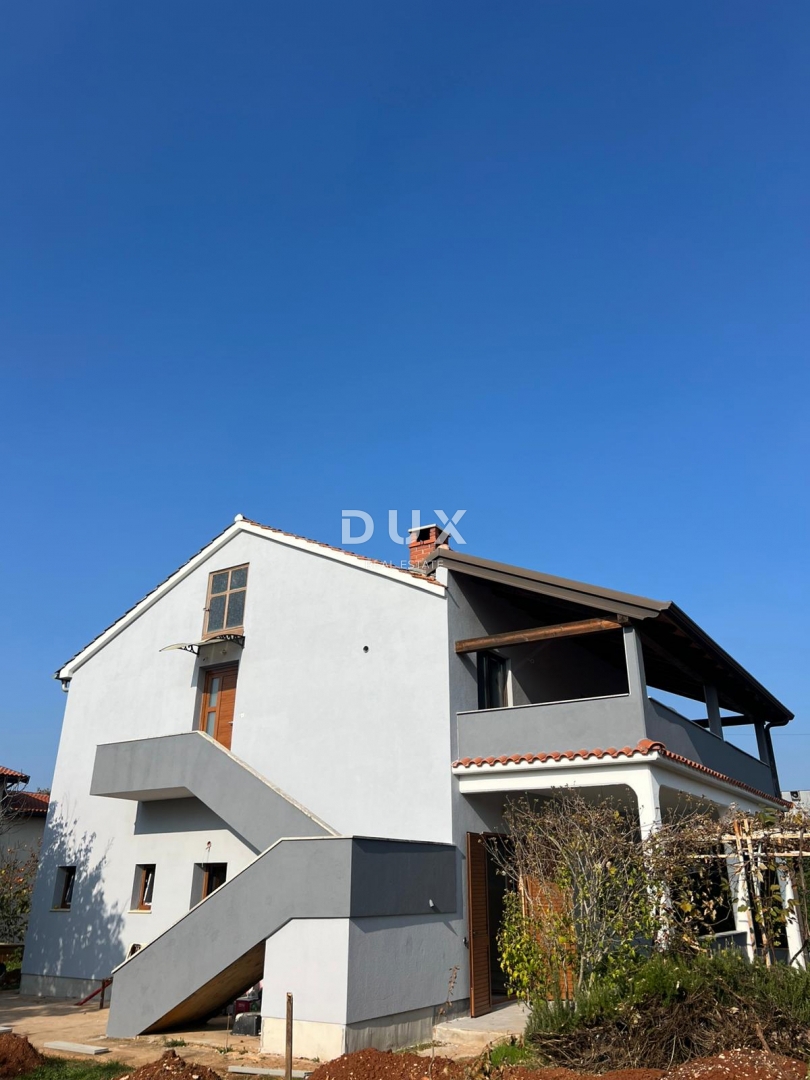 ISTRA, POREČ - Čudovito prenovljeno stanovanje v družinskem naselju z vrtom in prostorno teraso!