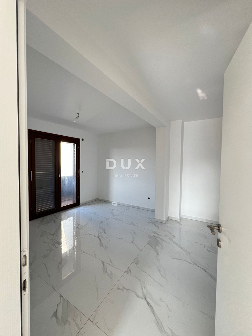 ISTRA, POREČ - Čudovito prenovljeno stanovanje v družinskem naselju z vrtom in prostorno teraso!