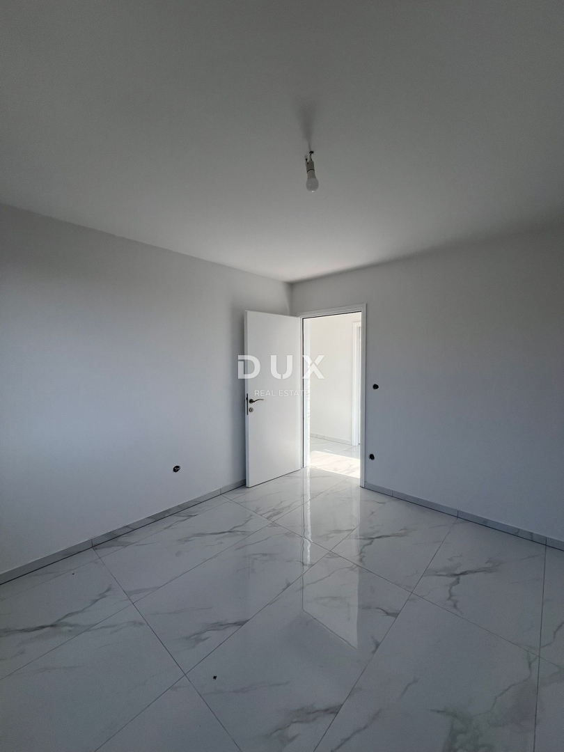 ISTRA, POREČ - Čudovito prenovljeno stanovanje v družinskem naselju z vrtom in prostorno teraso!