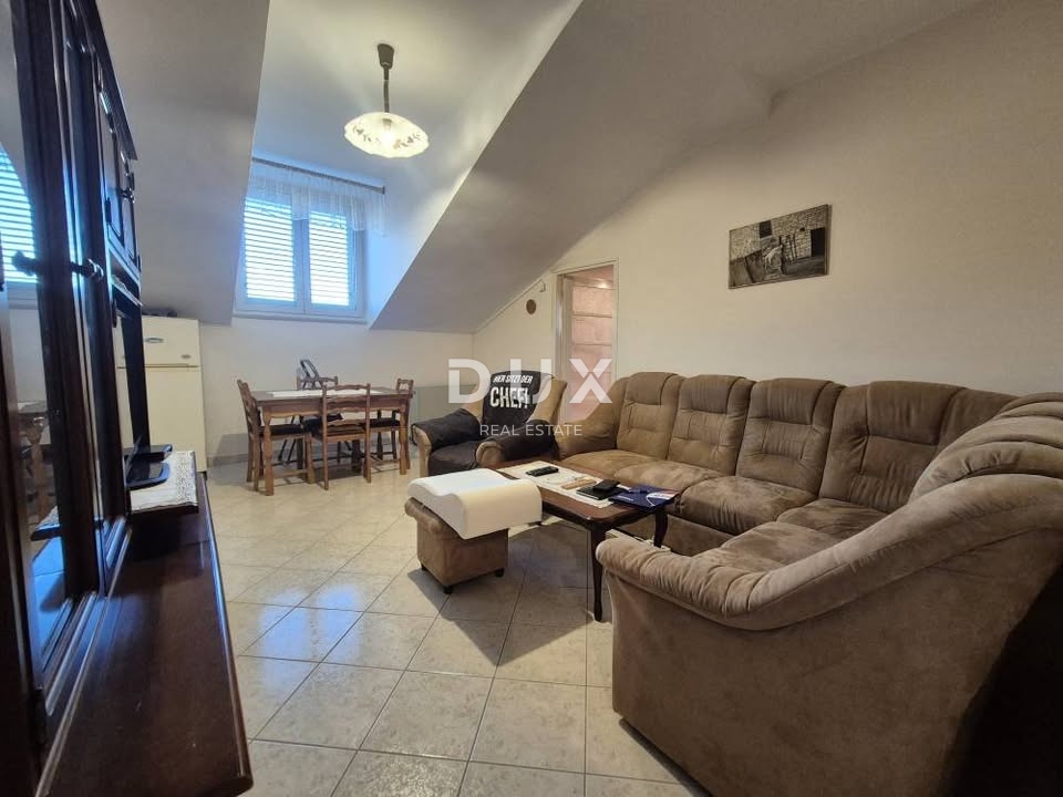 RIJEKA, CENTER - Stanovanje s pogledom na gledališče in morje, v središču mesta