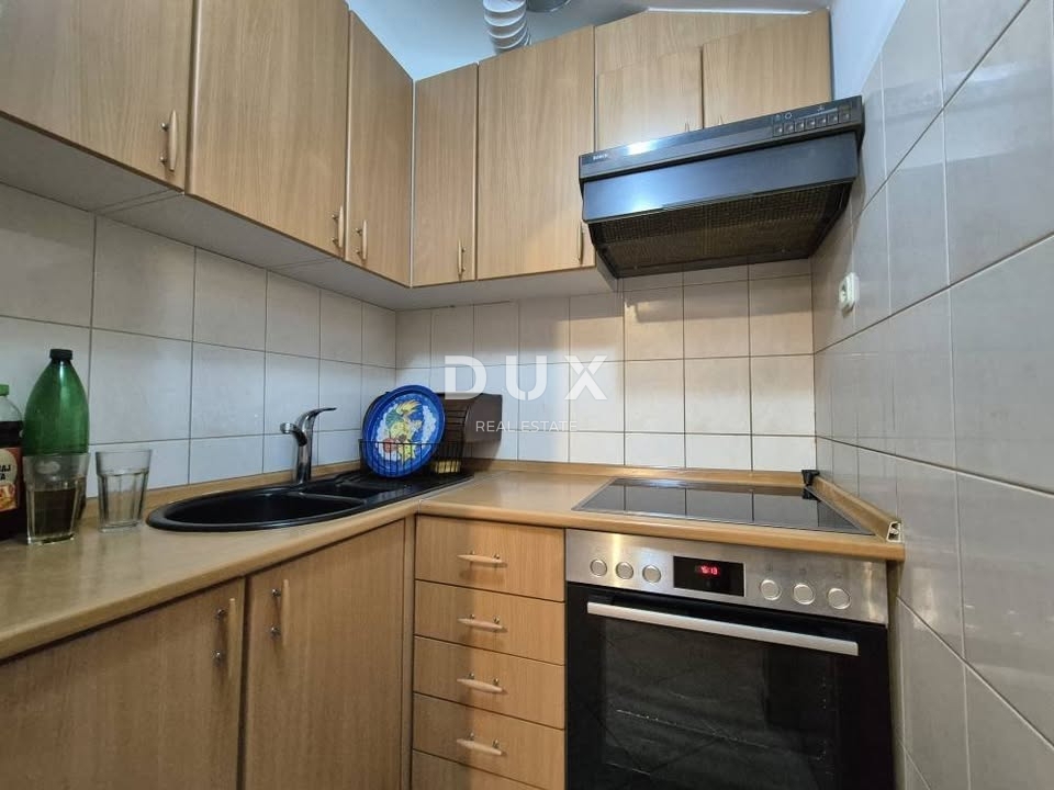 RIJEKA, CENTER - Stanovanje s pogledom na gledališče in morje, v središču mesta