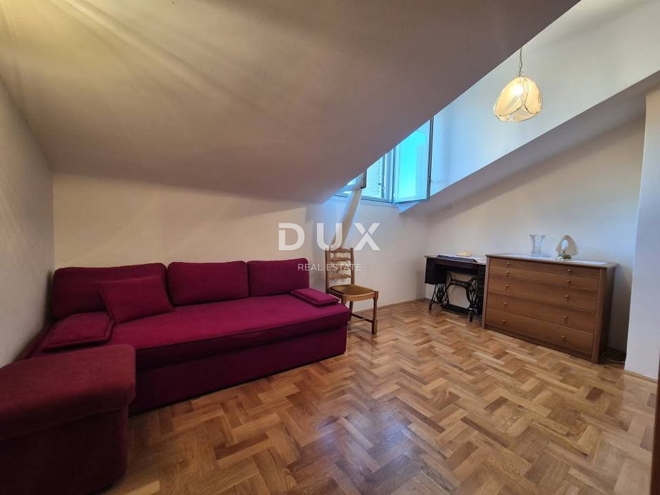 RIJEKA, CENTER - Stanovanje s pogledom na gledališče in morje, v središču mesta