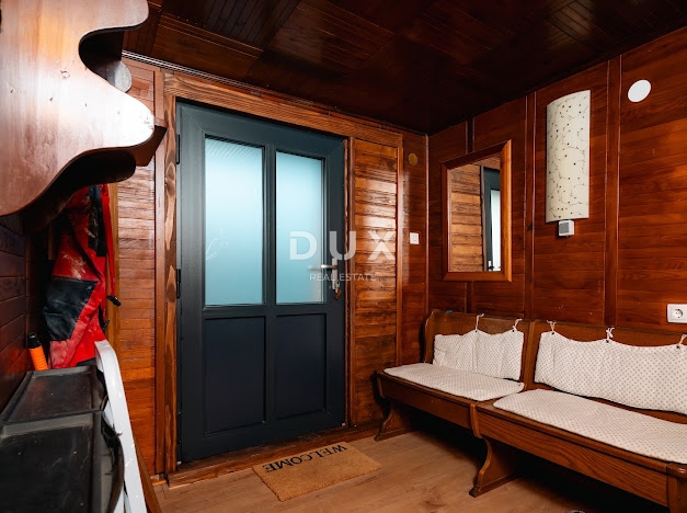 GORSKI KOTAR, MRKOPALJ - novo obnovljena Gorski kotar hiša z velikim vrtom