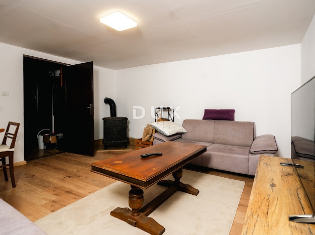 GORSKI KOTAR, MRKOPALJ - novo obnovljena Gorski kotar hiša z velikim vrtom