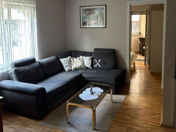 OPATIJA - stanovanje v stanovanjski stavbi z zaprto teraso le 200 metrov od plaže