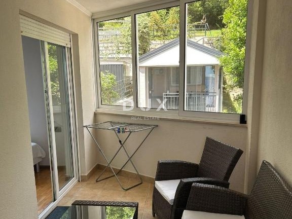 OPATIJA - stanovanje v stanovanjski stavbi z zaprto teraso le 200 metrov od plaže