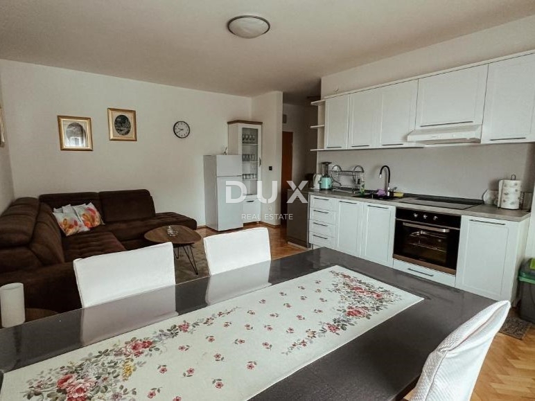 OPATIJA - stanovanje v stanovanjski stavbi z zaprto teraso le 200 metrov od plaže