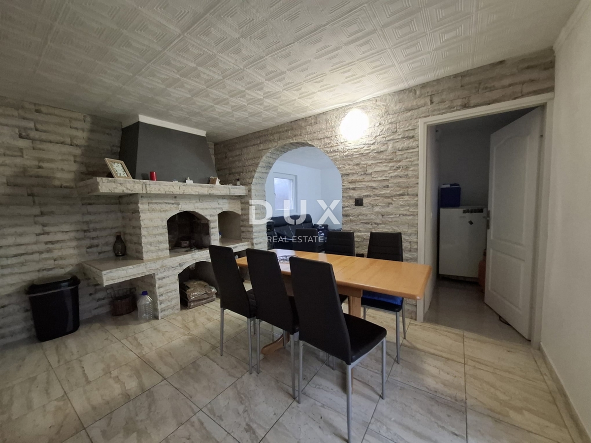 ISTRA, BALE - Enonadstropna hiša z velikim dvoriščem