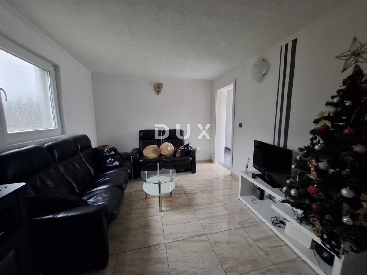 ISTRA, BALE - Enonadstropna hiša z velikim dvoriščem