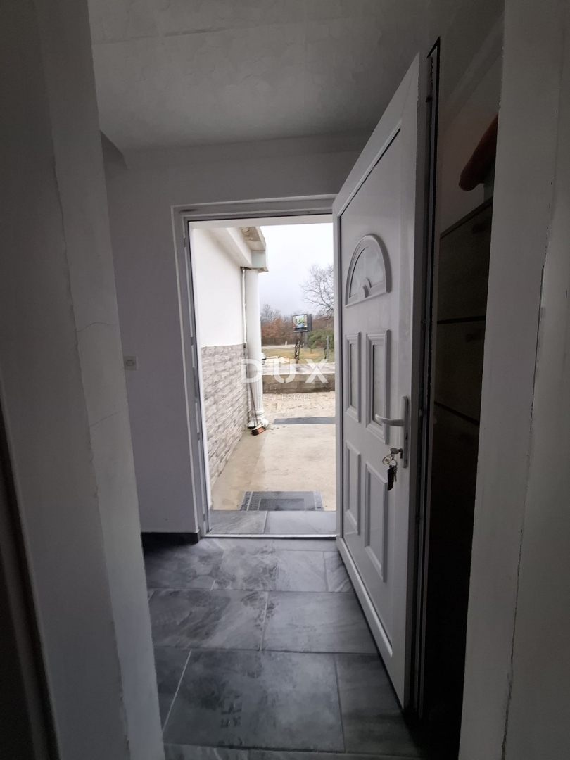 ISTRA, BALE - Enonadstropna hiša z velikim dvoriščem