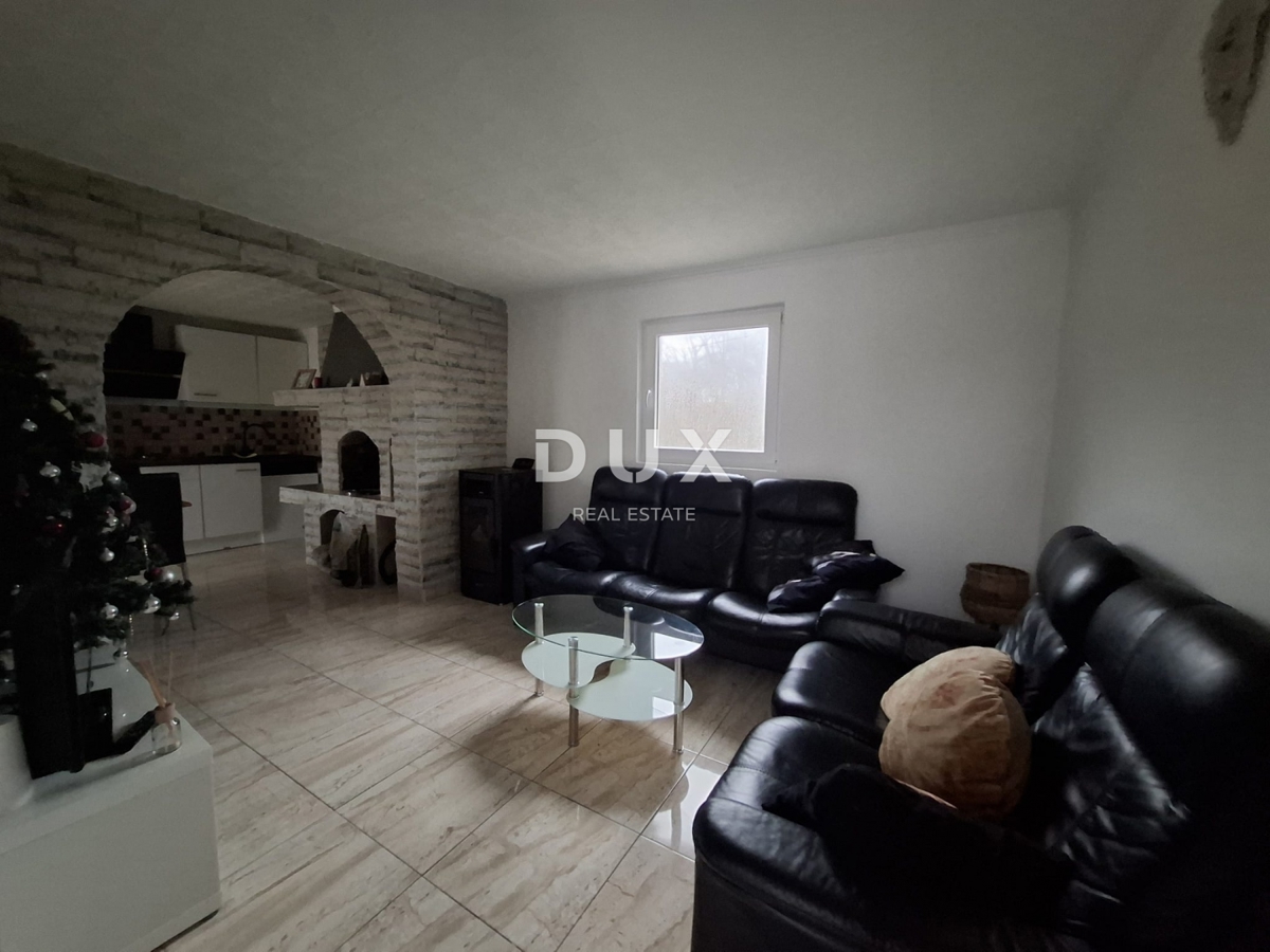 ISTRA, BALE - Enonadstropna hiša z velikim dvoriščem