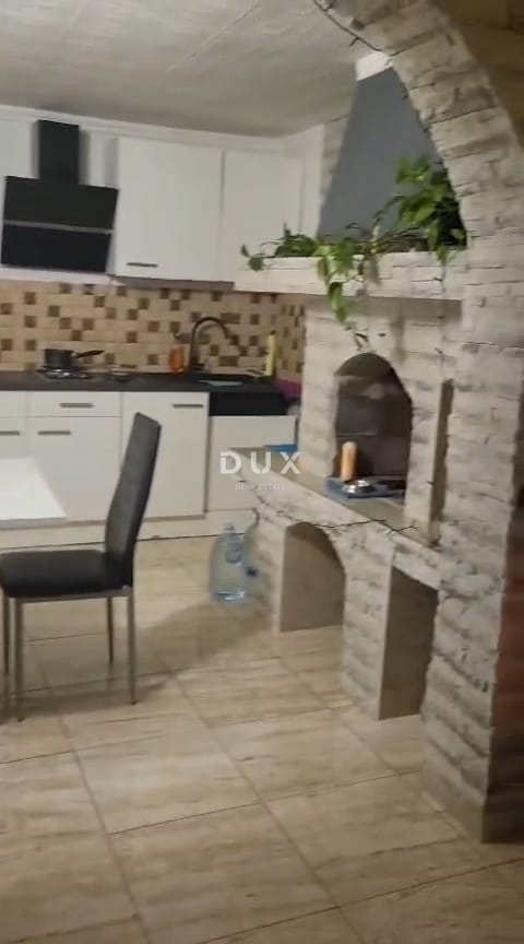 ISTRA, BALE - Enonadstropna hiša z velikim dvoriščem