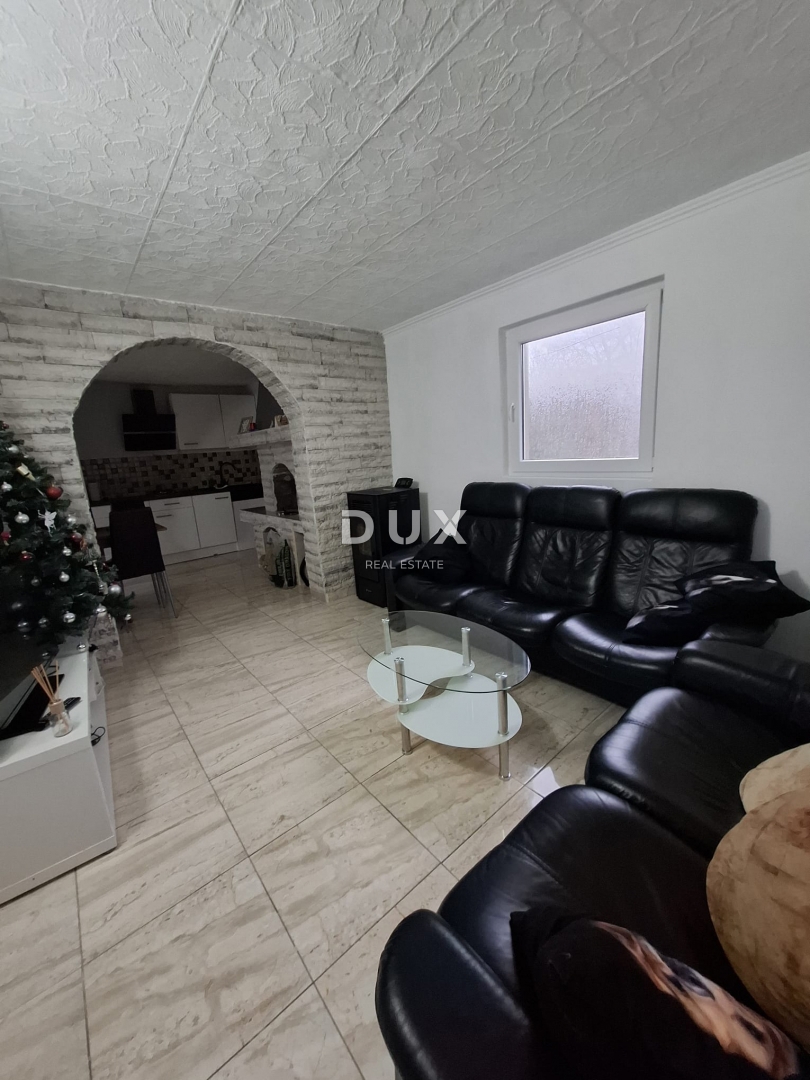 ISTRA, BALE - Enonadstropna hiša z velikim dvoriščem