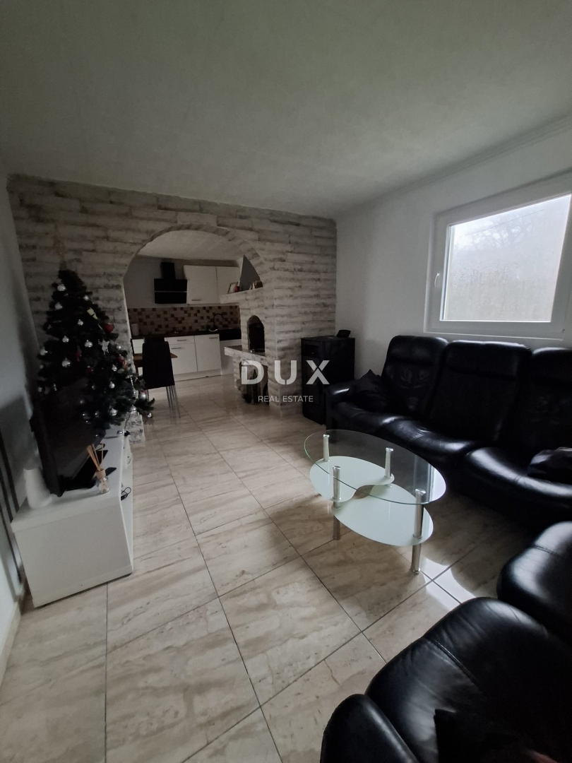 ISTRA, BALE - Enonadstropna hiša z velikim dvoriščem