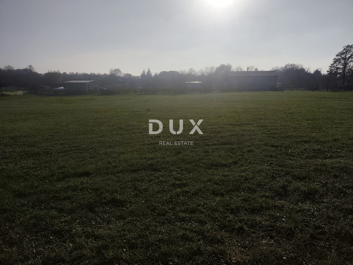 ISTRA, ŠIŠAN - Prostorna nedokončana hiša z veliko gradbeno parcelo