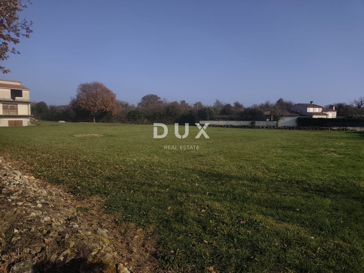 ISTRA, ŠIŠAN - Prostorna nedokončana hiša z veliko gradbeno parcelo