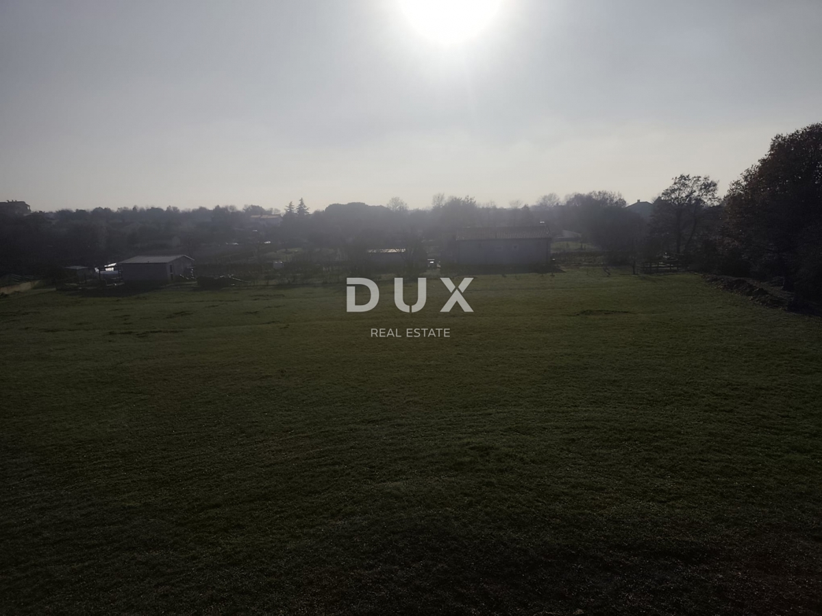 ISTRA, ŠIŠAN - Prostorna nedokončana hiša z veliko gradbeno parcelo