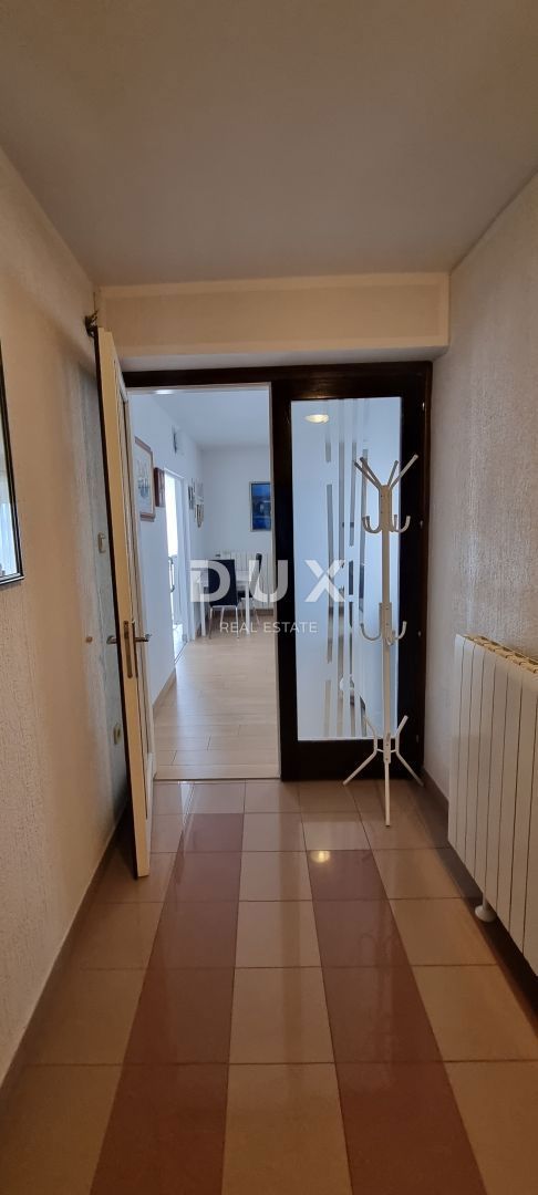 NOVI VINODOLSKI - Apartma s 3 spalnicami + dnevno sobo z bazenom, blizu centra