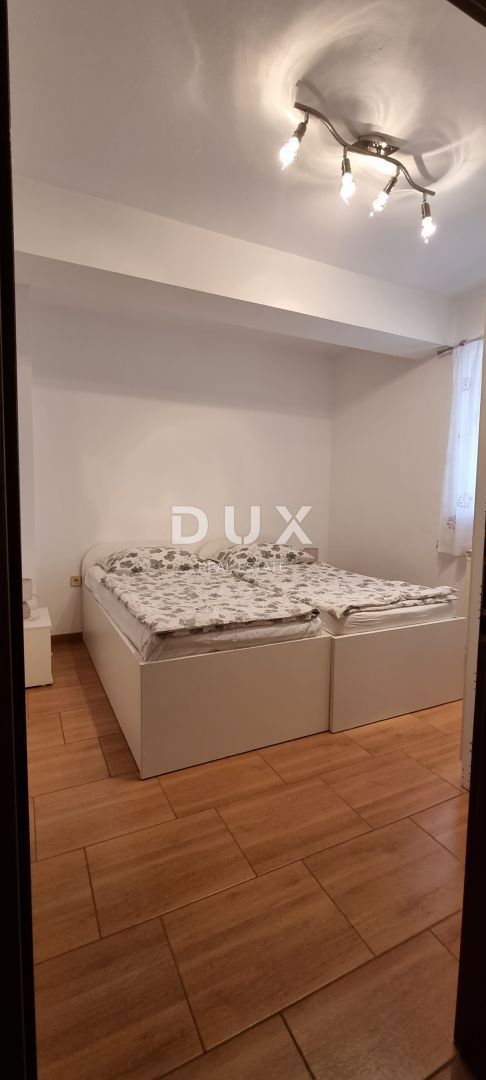 NOVI VINODOLSKI - Apartma s 3 spalnicami + dnevno sobo z bazenom, blizu centra