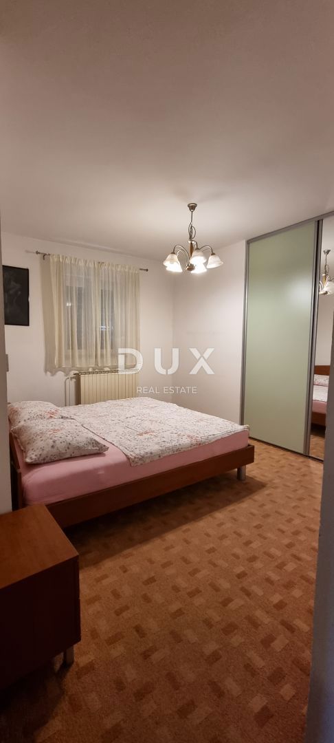 NOVI VINODOLSKI - Apartma s 3 spalnicami + dnevno sobo z bazenom, blizu centra