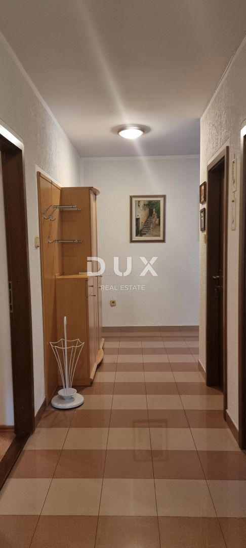 NOVI VINODOLSKI - Apartma s 3 spalnicami + dnevno sobo z bazenom, blizu centra