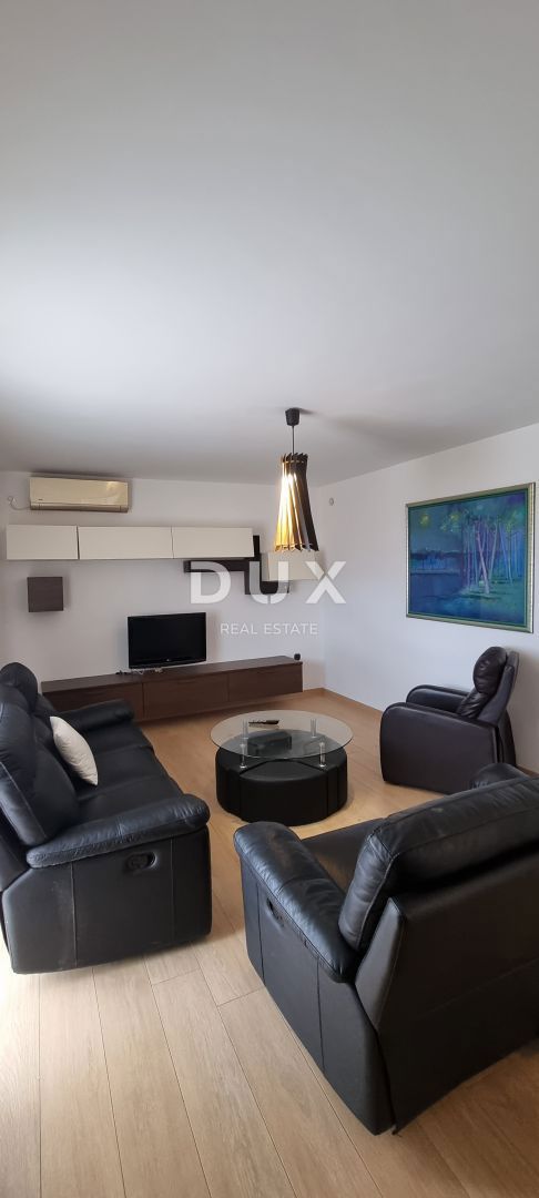 NOVI VINODOLSKI - Apartma s 3 spalnicami + dnevno sobo z bazenom, blizu centra